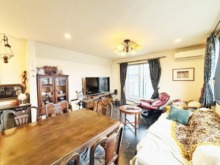 ���r���O�@�������������ꂽ�C���e���A���f����A�X�^�C���b�V���ȋ��