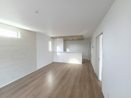 ���̑����ρ@�������L�X18���̃��r���O�ł�����肭�낰�܂�