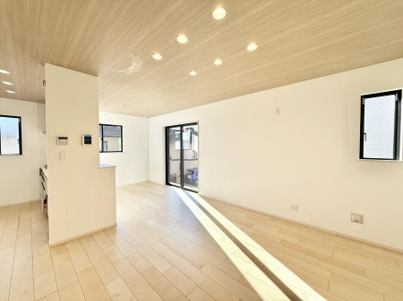 ���r���O�@���������S�n�̂����A���z�̃��r���O