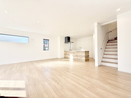 ���r���O�@���������S�n�̂����A���z�̃��r���O