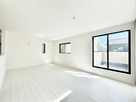 ���r���O�@���������S�n�̂����A���z�̃��r���O