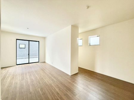 ���r���O�@���������S�n�̂����A���z�̃��r���O