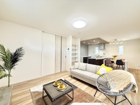 ���r���O�@���������S�n�̂����A���z�̃��r���O