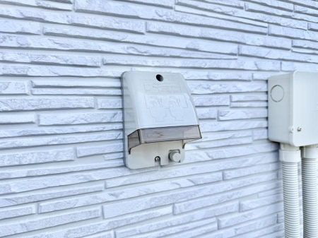 ���̑����ρ@�ݔ������O�ɓd���R���Z���g������΁A�������@�ő���O�ǂ�|������ȂǕ֗��ł��B