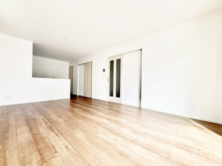 ���r���O�@���������S�n�̂����A���z�̃��r���O