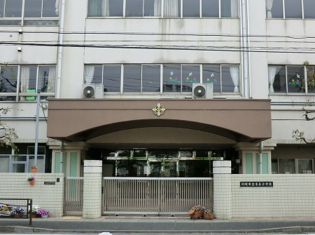 ���ӊ��@���w�Z 300m ���s���������w�Z