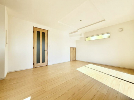 ���r���O�@���������S�n�̂����A���z�̃��r���O