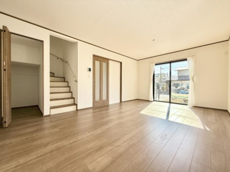 ���r���O�@���������S�n�̂����A���z�̃��r���O