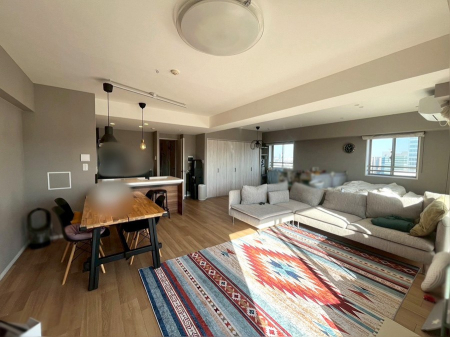 ���r���O�@���������R�Ɖ�b�����܂��A�S�n�悢�ЂƂƂ�