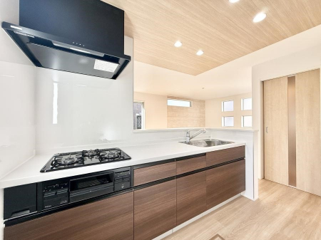 �L�b�`���@�������Ƒ����J��[�߂�A������̂���L�b�`��