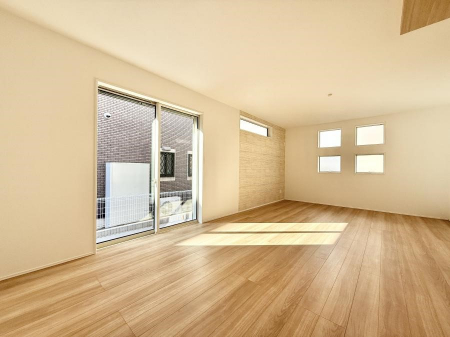 ���r���O�@���������S�n�̂����A���z�̃��r���O