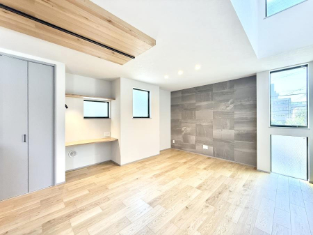 ���r���O�@���������S�n�̂����A���z�̃��r���O