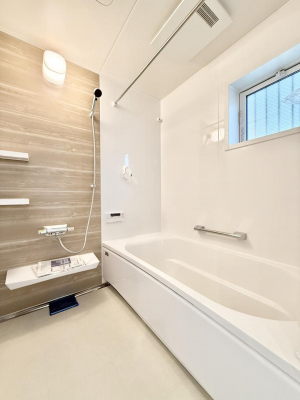 �����@�����������������F�����̕ǖʁA������芰����o�X���[��