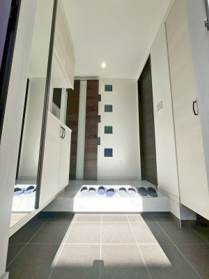 ���ց@����