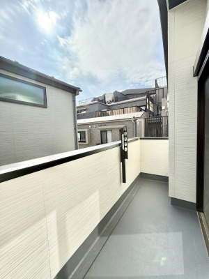 �o���R�j�[�@������ �G�߂̈ڂ낢����������J���I�ȋ�Ԃł�