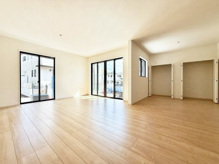 ���r���O�@���������났�ƏΊ炪�W�܂�A�S���܂郊�r���O