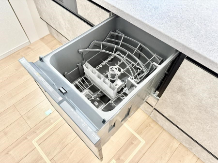 ���̑����ρ@�ݔ�����ԂȂ����I�H����s�J�s�J�Ɏd�グ�Ă���܂�