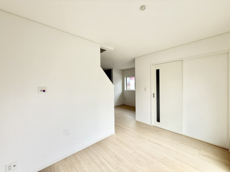 ���r���O�@���������S�n�̂����A���z�̃��r���O