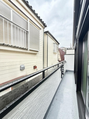 �o���R�j�[�@������ �G�߂̈ڂ낢����������J���I�ȋ�Ԃł�