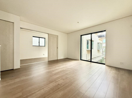 ���r���O�@���������S�n�̂����A���z�̃��r���O