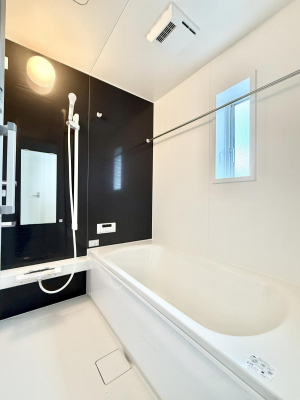 �����@�����������������F�����̕ǖʁA������芰����o�X���[��