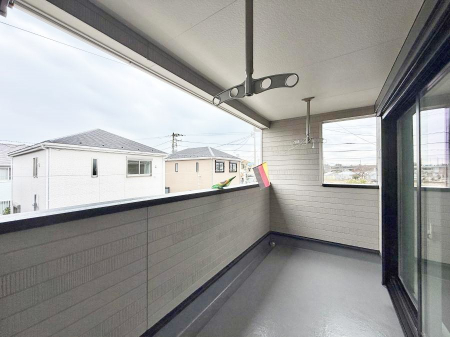 �o���R�j�[�@������ �G�߂̈ڂ낢����������J���I�ȋ�Ԃł�