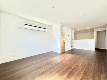 ���r���O�@���������S�n�̂����A���z�̃��r���O