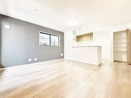 ���r���O�@���������S�n�̂����A���z�̃��r���O