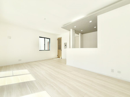 ���r���O�@���������S�n�̂����A���z�̃��r���O