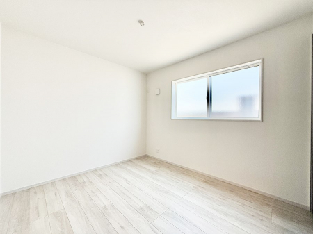 �Q���@�������V���v���ȋ�ԂŁA���[�t���x�b�h��f�X�N�ȂǁA���@�\�ȉƋ�����p���₷���ł�