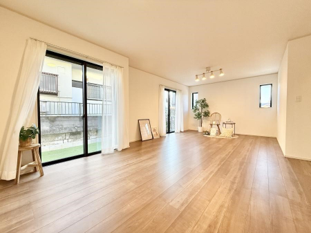 ���r���O�@���������S�n�̂����A���z�̃��r���O