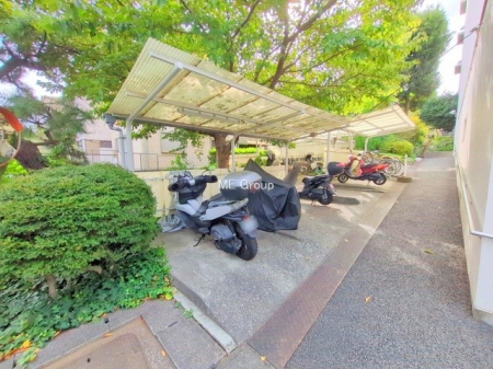 ���̑��@�O�ρ����X�̈ړ��ɕ֗��Ȓ��փX�y�[�X����������m�ۂ���Ă��܂�