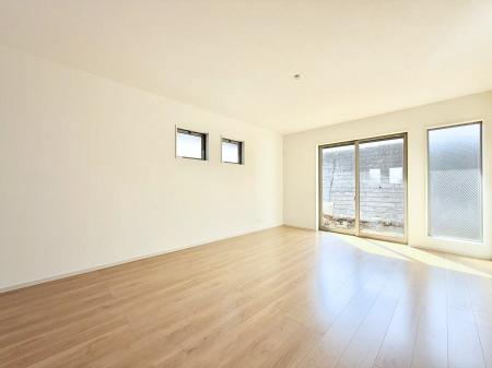 ���r���O�@���������S�n�̂����A���z�̃��r���O