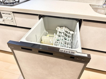 ���̑����ρ@�ݔ�����ԂȂ����I�H����s�J�s�J�Ɏd�グ�Ă���܂�