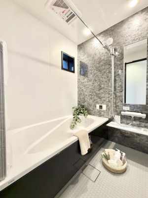 �����@�����������������F�����̕ǖʁA������芰����o�X���[��