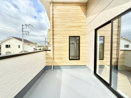 �o���R�j�[�@������ �G�߂̈ڂ낢����������J���I�ȋ�Ԃł�