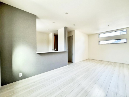 ���r���O�@���������S�n�̂����A���z�̃��r���O