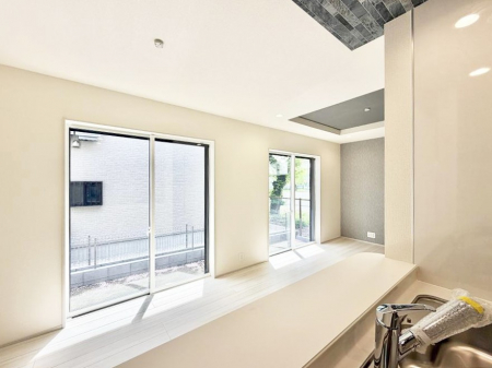 ���r���O�@���������S�n�̂����A���z�̃��r���O