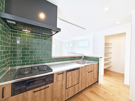 �L�b�`���@�������Ƒ����J��[�߂�A������̂���L�b�`��