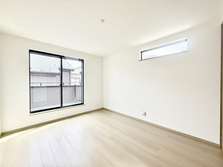 �Q���@�������V���v���ȋ�ԂŁA���[�t���x�b�h��f�X�N�ȂǁA���@�\�ȉƋ�����p���₷���ł�