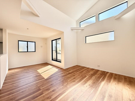 ���r���O�@���������S�n�̂����A���z�̃��r���O