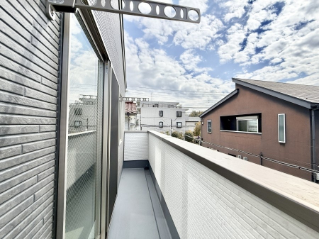 �o���R�j�[�@������ �G�߂̈ڂ낢����������J���I�ȋ�Ԃł�