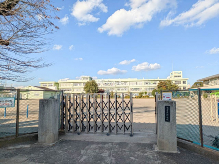 ���ӊ��@���w�Z 300m ���؎s���k���w�Z