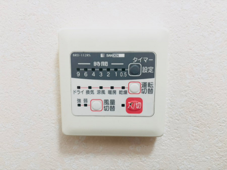 ���̑����ρ@�ݔ����V��⎞�Ԃ��C�ɂ������󕨂������A���O������ߗނ����܂��B