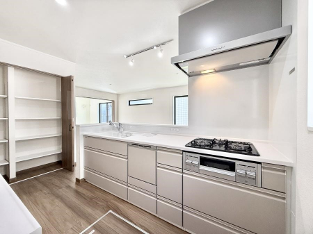 �L�b�`���@�������Ƒ����J��[�߂�A������̂���L�b�`��