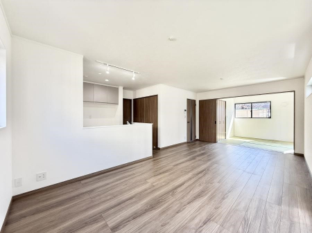 ���r���O�@���������S�n�̂����A���z�̃��r���O