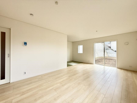 ���r���O�@���������S�n�̂����A���z�̃��r���O