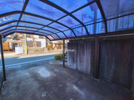 �@�O�ρ��J�[�|�[�g�t�����ԏ�ł�