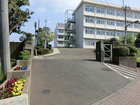 ���ӊ��@���w�Z 1300m �����s����R���w�Z