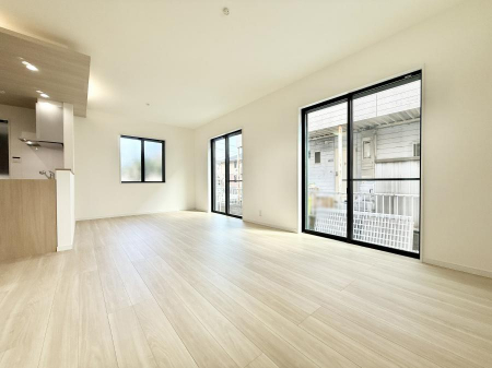 ���r���O�@���������S�n�̂����A���z�̃��r���O